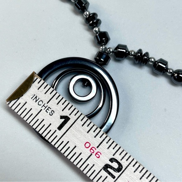 MRC Hematite Beaded Tri Circle Pendant Necklace 17.5" - Picture 8 of 10